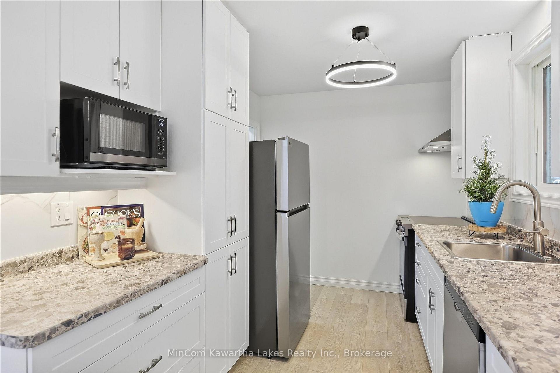 Photo 13 of 398 Applegrove Avenue, Peterborough, Northcrest Ward 5 — HOMEH