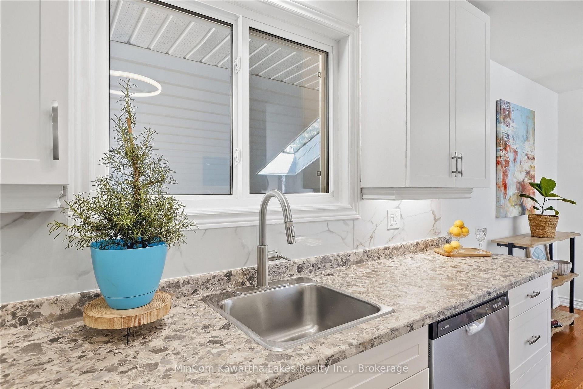 Photo 16 of 398 Applegrove Avenue, Peterborough, Northcrest Ward 5 — HOMEH