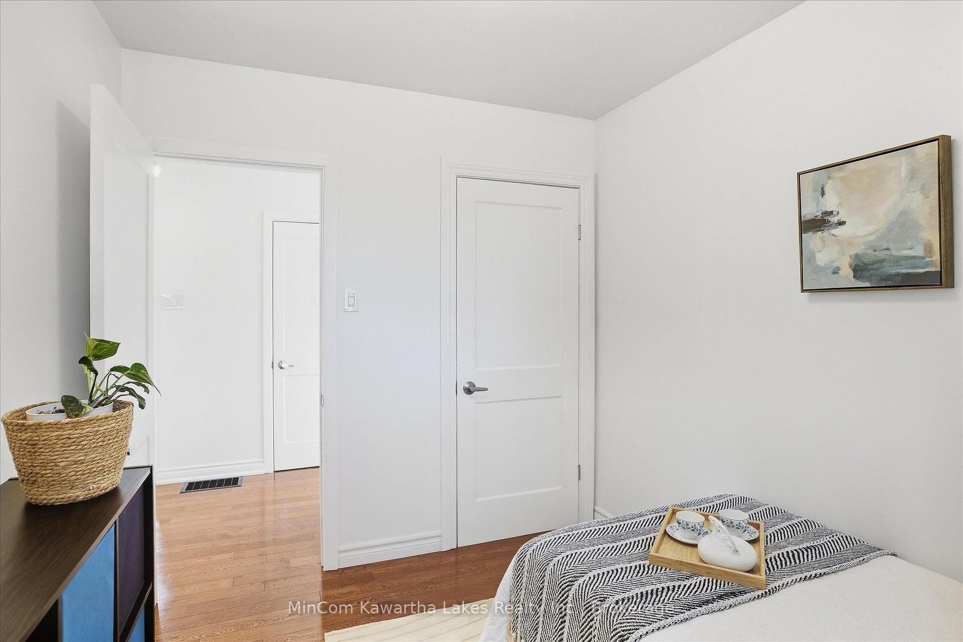 Photo 24 of 398 Applegrove Avenue, Peterborough, Northcrest Ward 5 — HOMEH