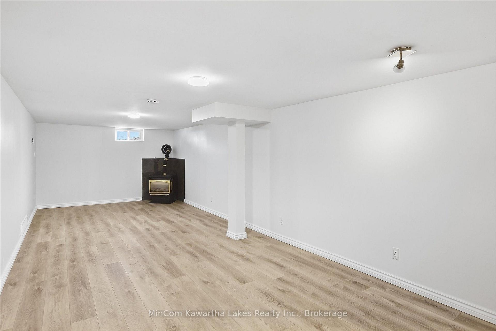 Photo 25 of 398 Applegrove Avenue, Peterborough, Northcrest Ward 5 — HOMEH