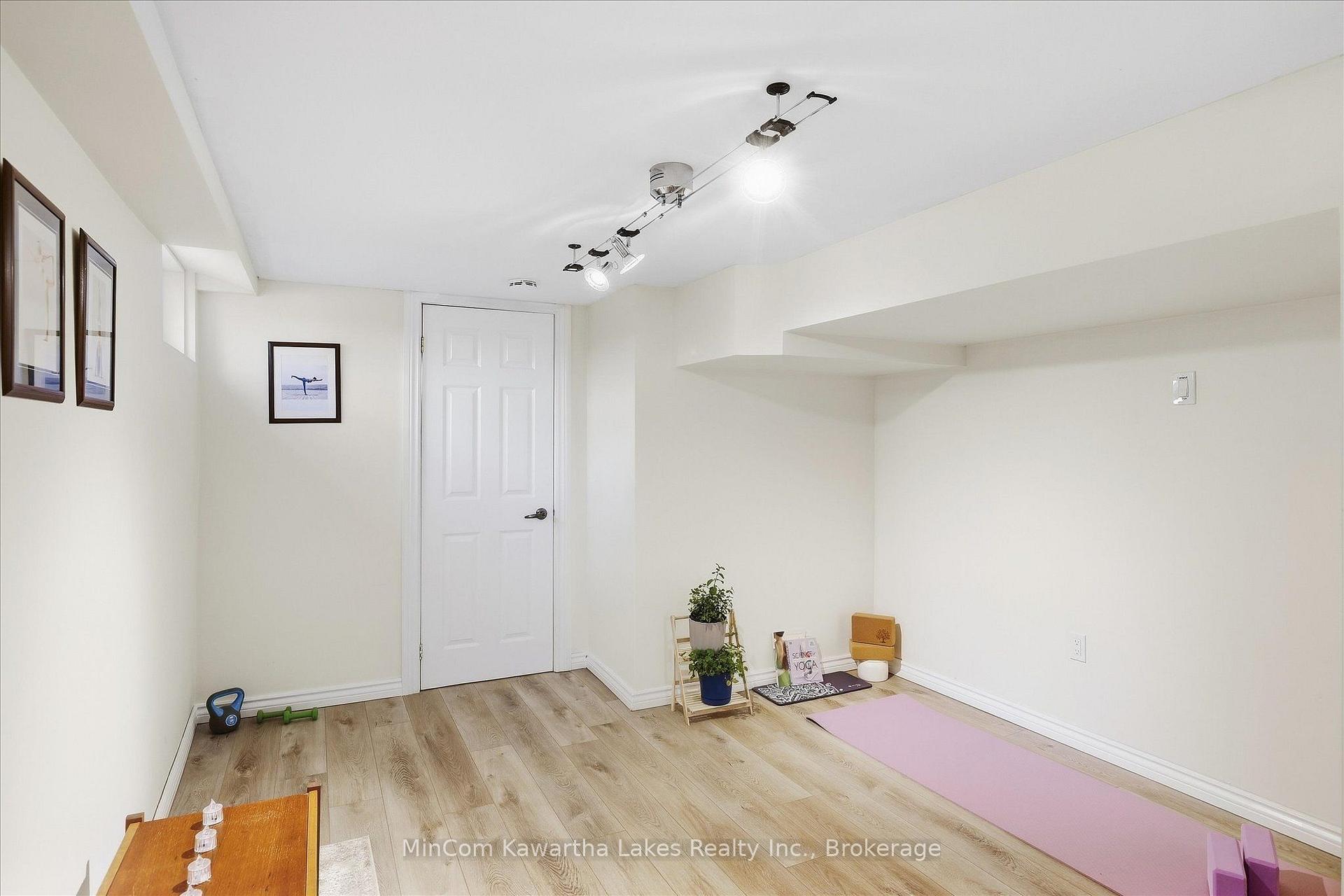 Photo 33 of 398 Applegrove Avenue, Peterborough, Northcrest Ward 5 — HOMEH