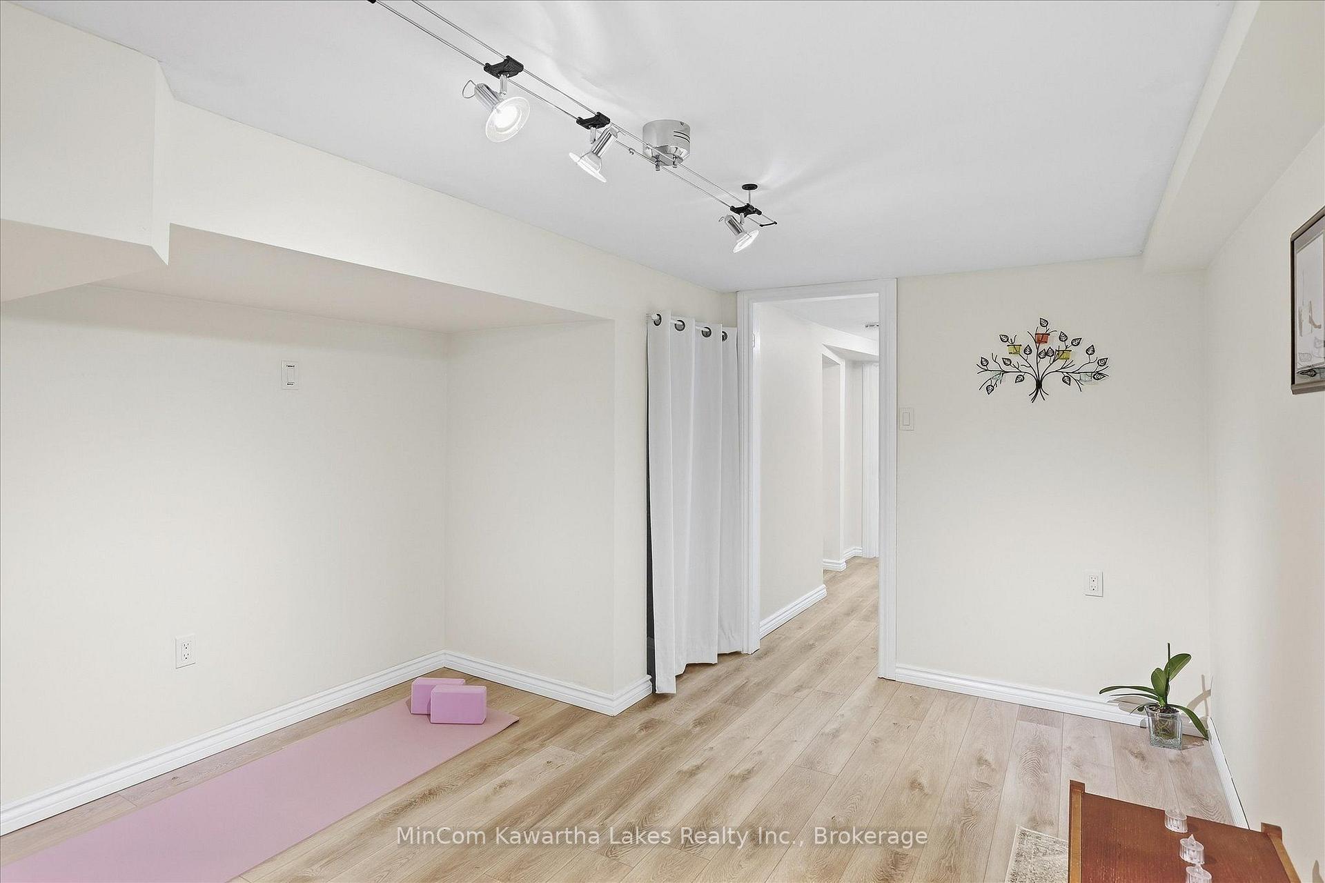 Photo 34 of 398 Applegrove Avenue, Peterborough, Northcrest Ward 5 — HOMEH