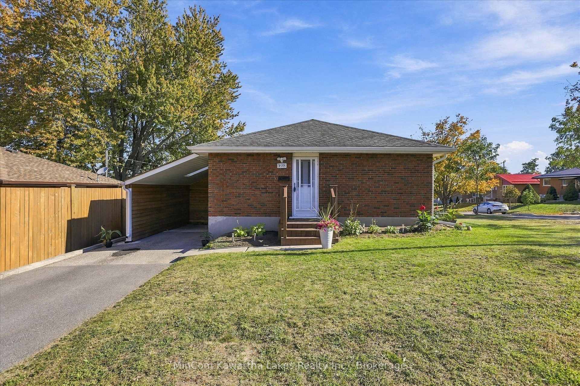 Photo 35 of 398 Applegrove Avenue, Peterborough, Northcrest Ward 5 — HOMEH