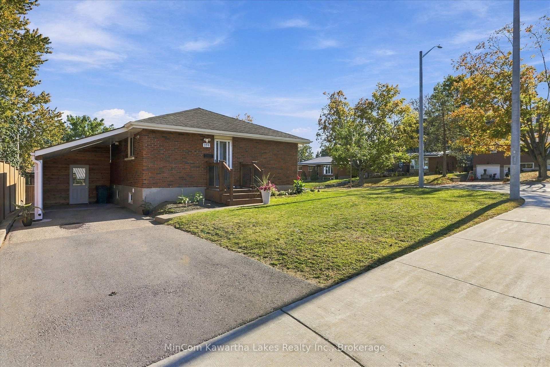 Photo 36 of 398 Applegrove Avenue, Peterborough, Northcrest Ward 5 — HOMEH