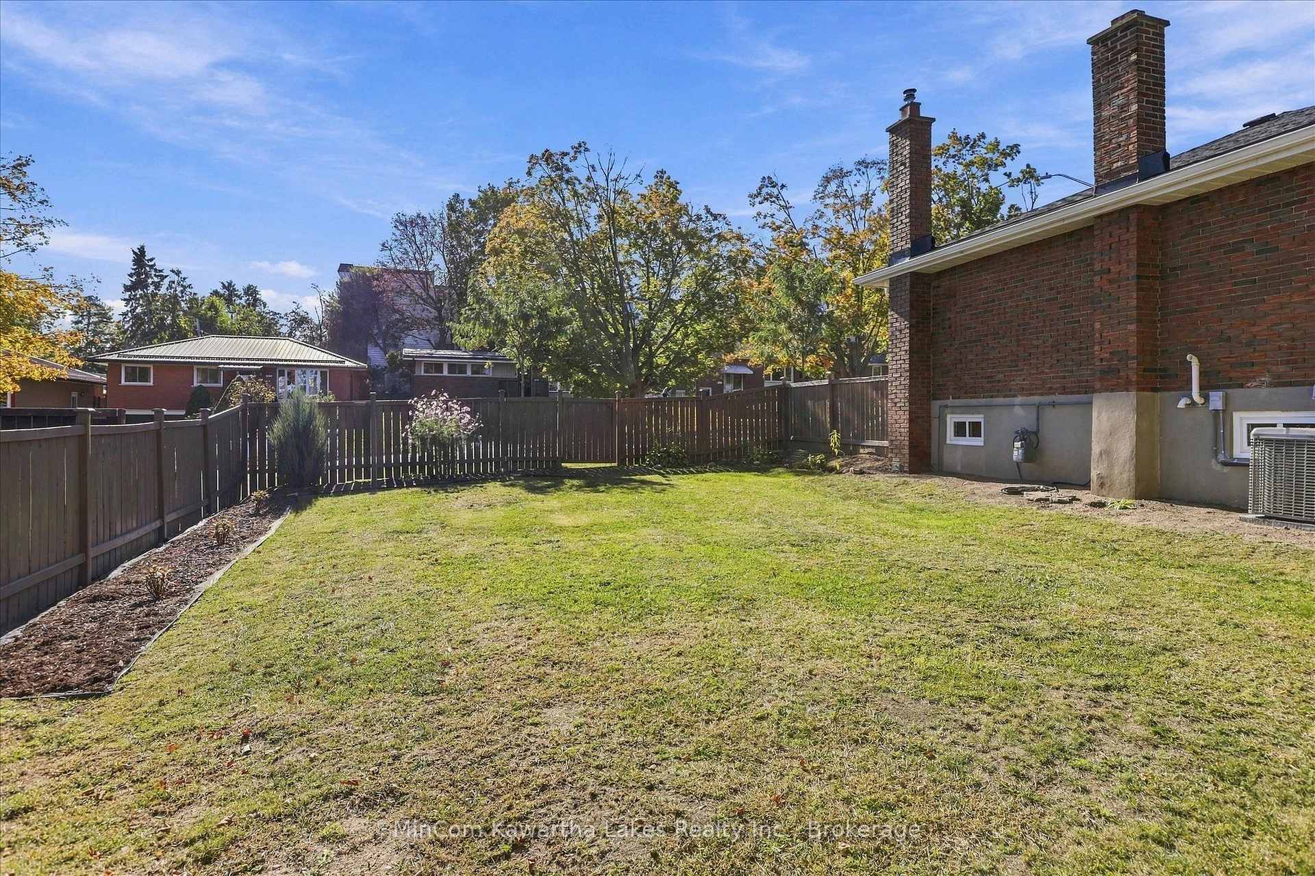 Photo 39 of 398 Applegrove Avenue, Peterborough, Northcrest Ward 5 — HOMEH