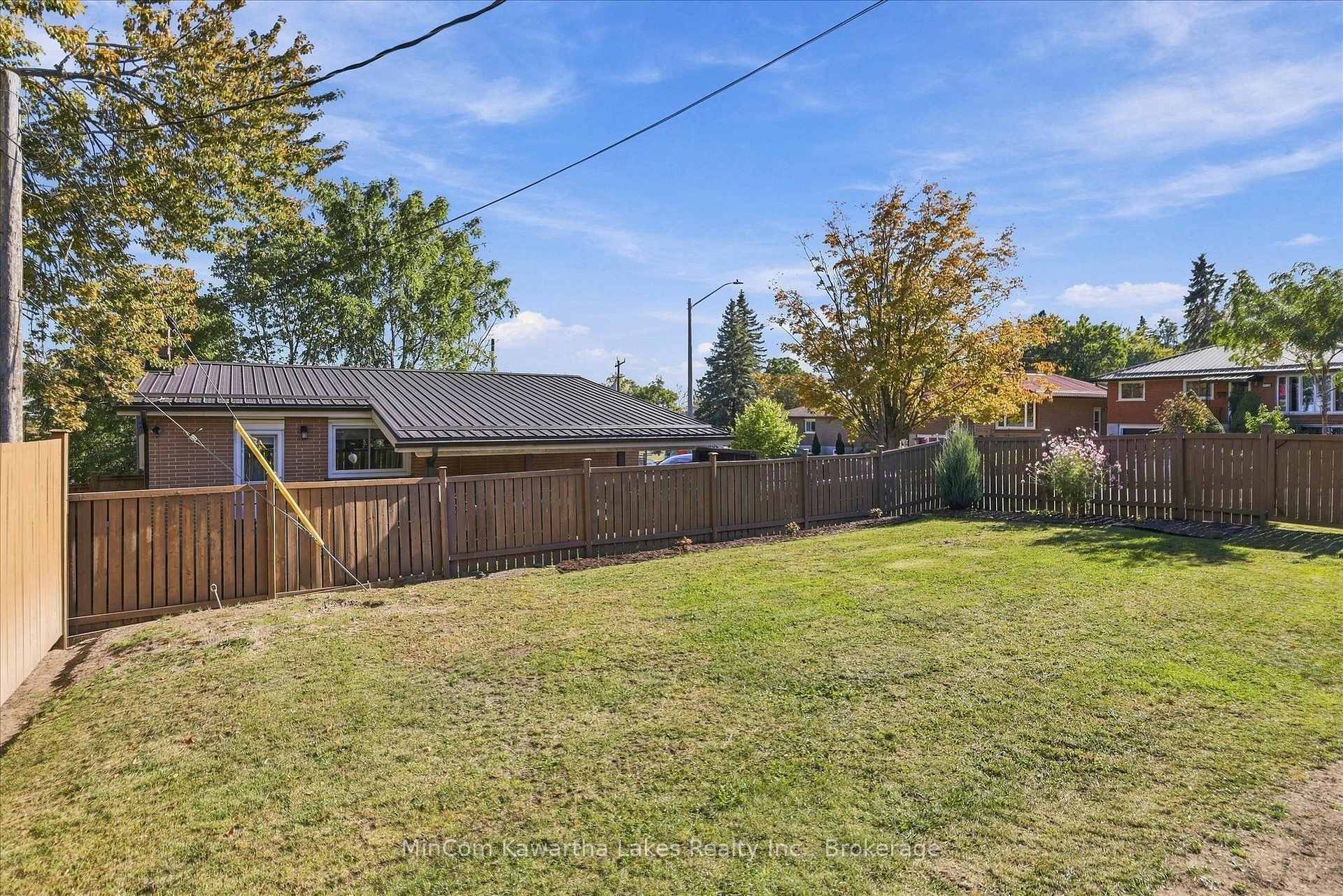 Photo 41 of 398 Applegrove Avenue, Peterborough, Northcrest Ward 5 — HOMEH