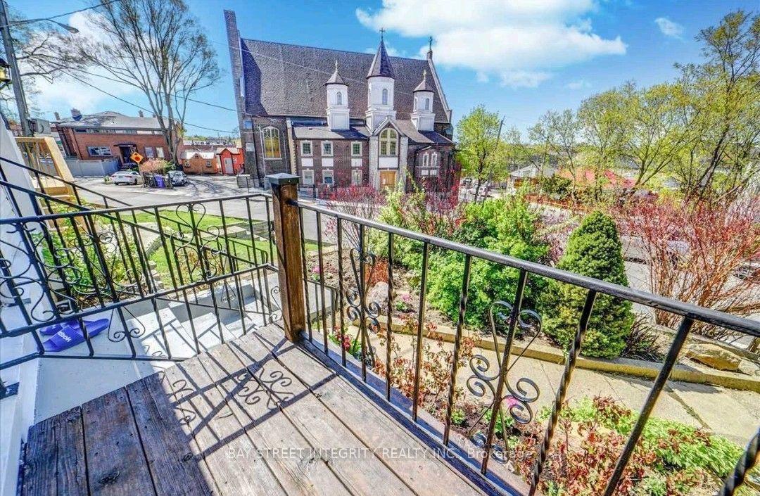 Photo 2 of 383 Silverthorn Avenue, Toronto, Keelesdale-Eglinton West — HOMEH