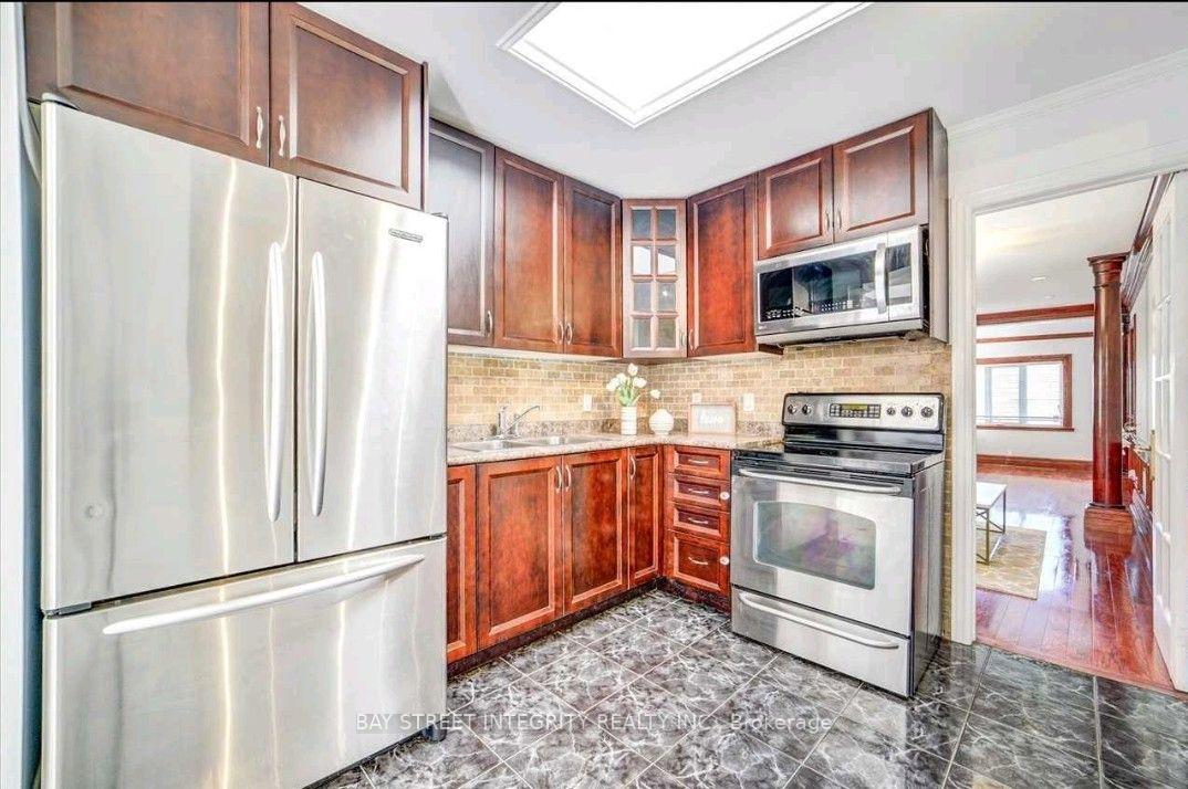 Photo 5 of 383 Silverthorn Avenue, Toronto, Keelesdale-Eglinton West — HOMEH