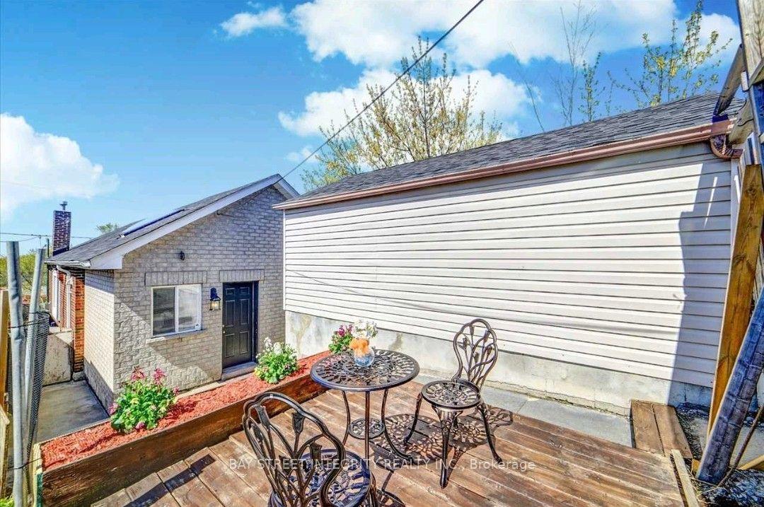 Photo 12 of 383 Silverthorn Avenue, Toronto, Keelesdale-Eglinton West — HOMEH