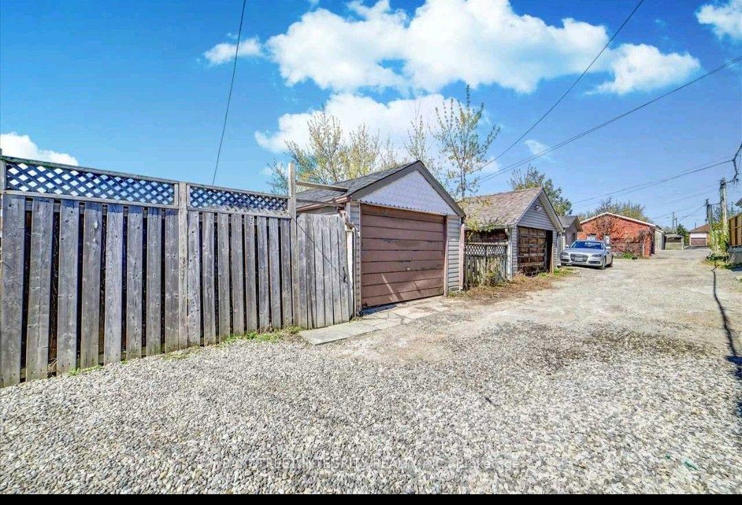 Photo 13 of 383 Silverthorn Avenue, Toronto, Keelesdale-Eglinton West — HOMEH