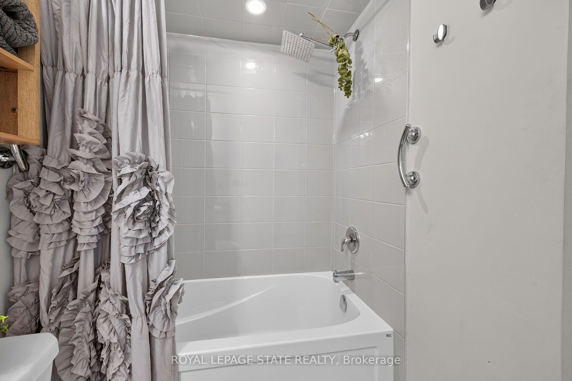 Photo 40 of Unit 35, 40 Zinfandel Drive, Hamilton, Winona — HOMEH