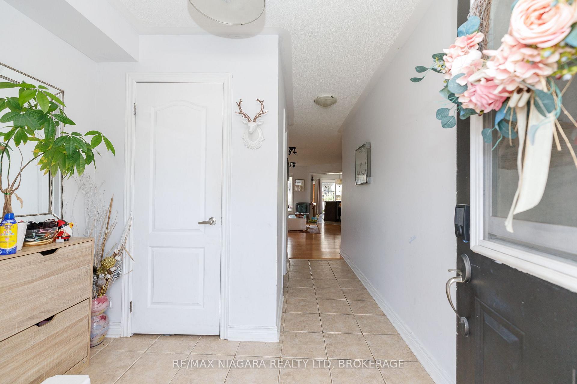 Photo 4 of 33 Colonel Lyall Street, St. Catharines, Secord Woods — HOMEH