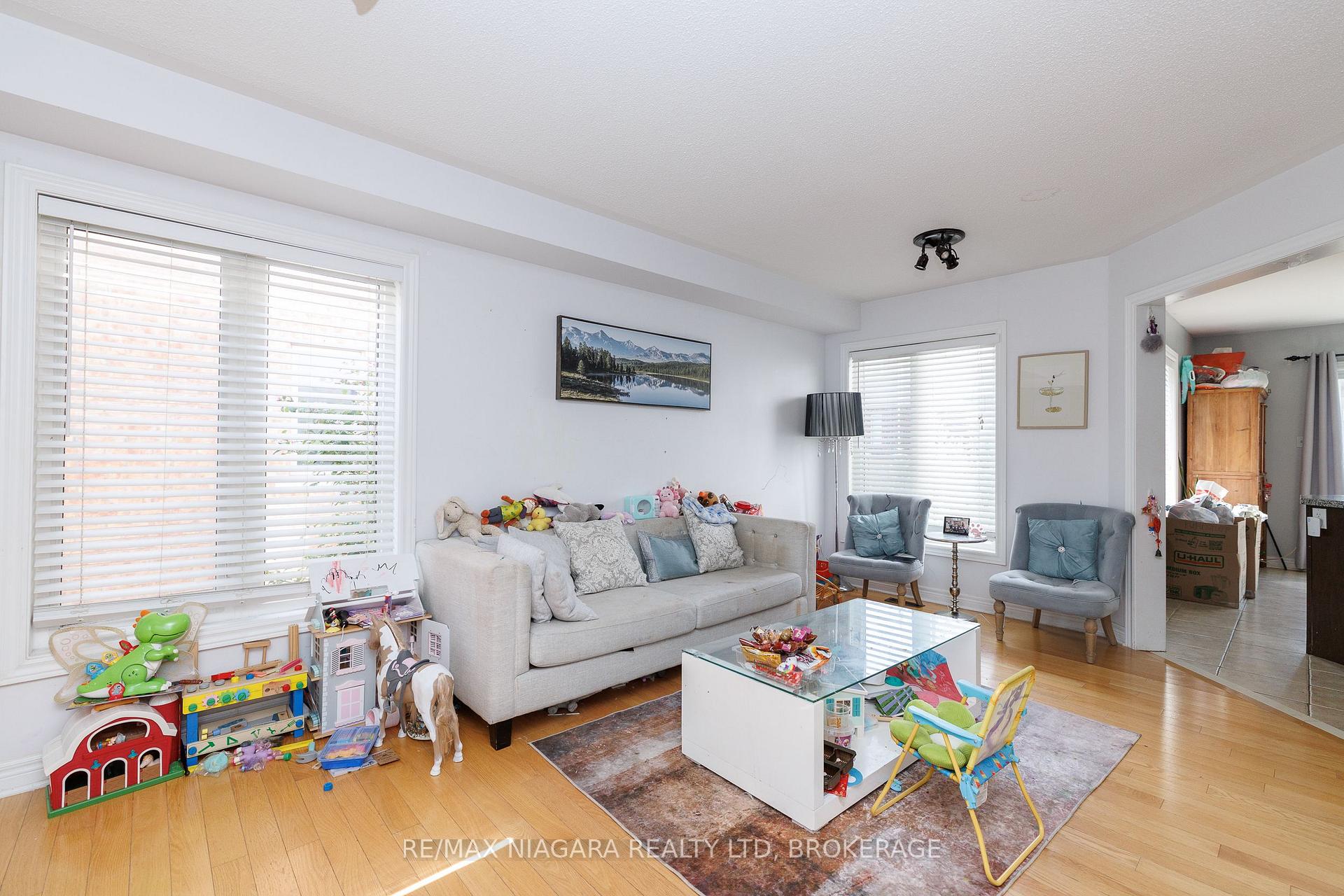 Photo 6 of 33 Colonel Lyall Street, St. Catharines, Secord Woods — HOMEH