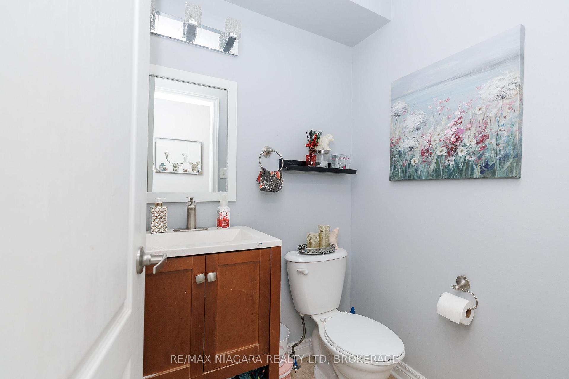 Photo 8 of 33 Colonel Lyall Street, St. Catharines, Secord Woods — HOMEH