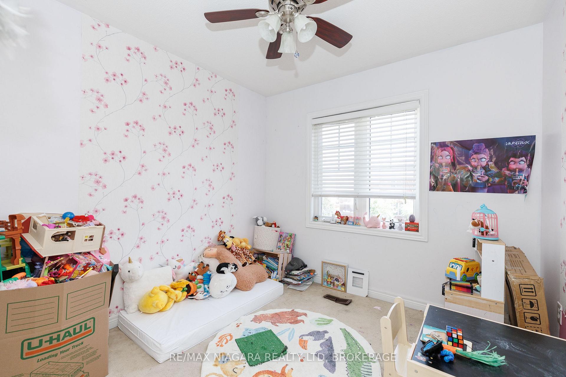 Photo 13 of 33 Colonel Lyall Street, St. Catharines, Secord Woods — HOMEH