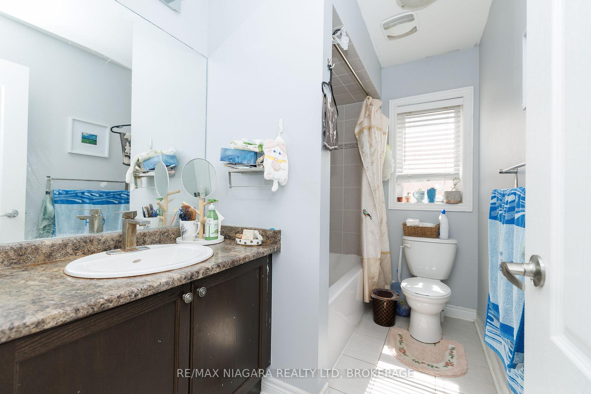 Photo 15 of 33 Colonel Lyall Street, St. Catharines, Secord Woods — HOMEH