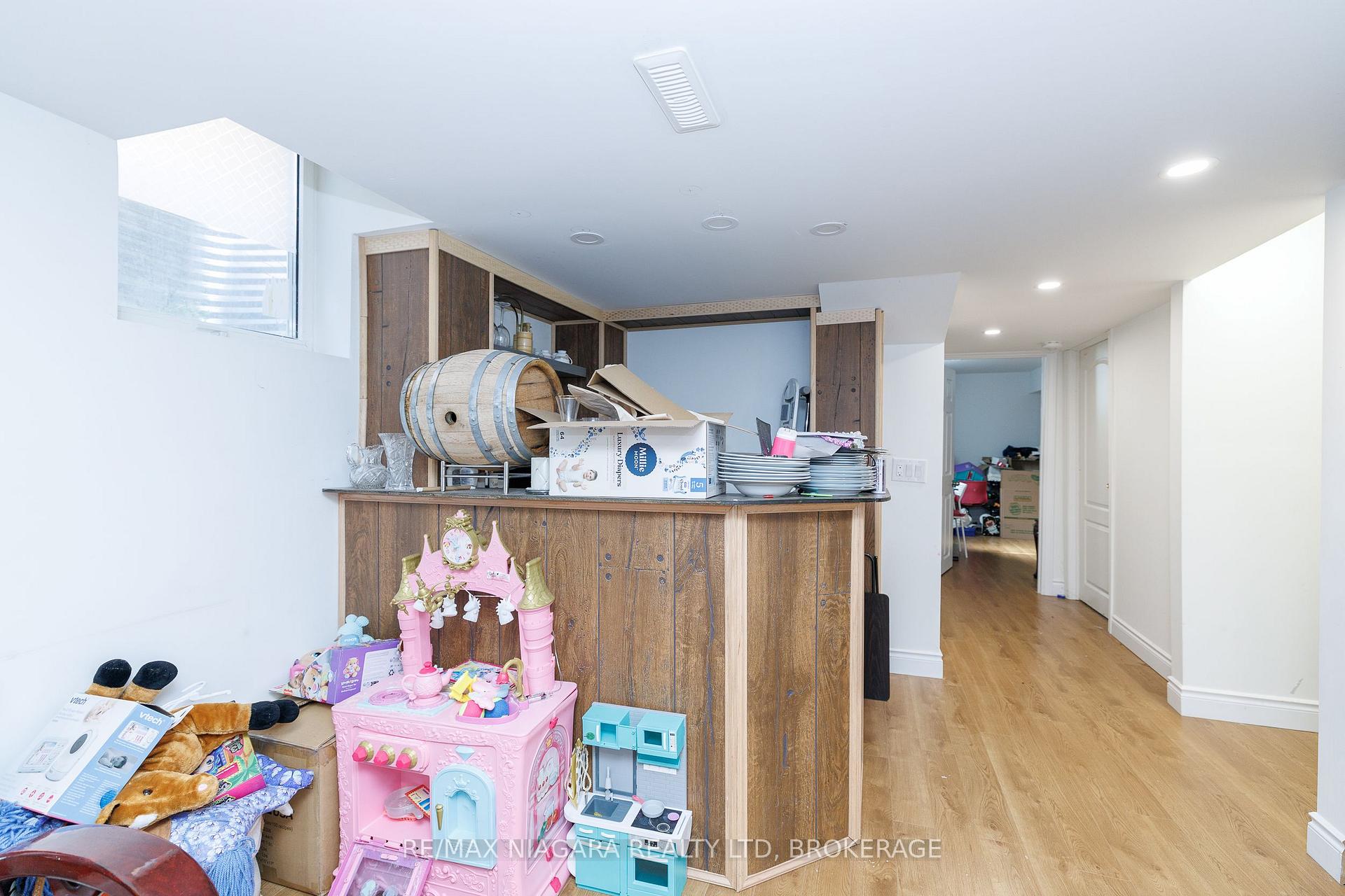 Photo 24 of 33 Colonel Lyall Street, St. Catharines, Secord Woods — HOMEH