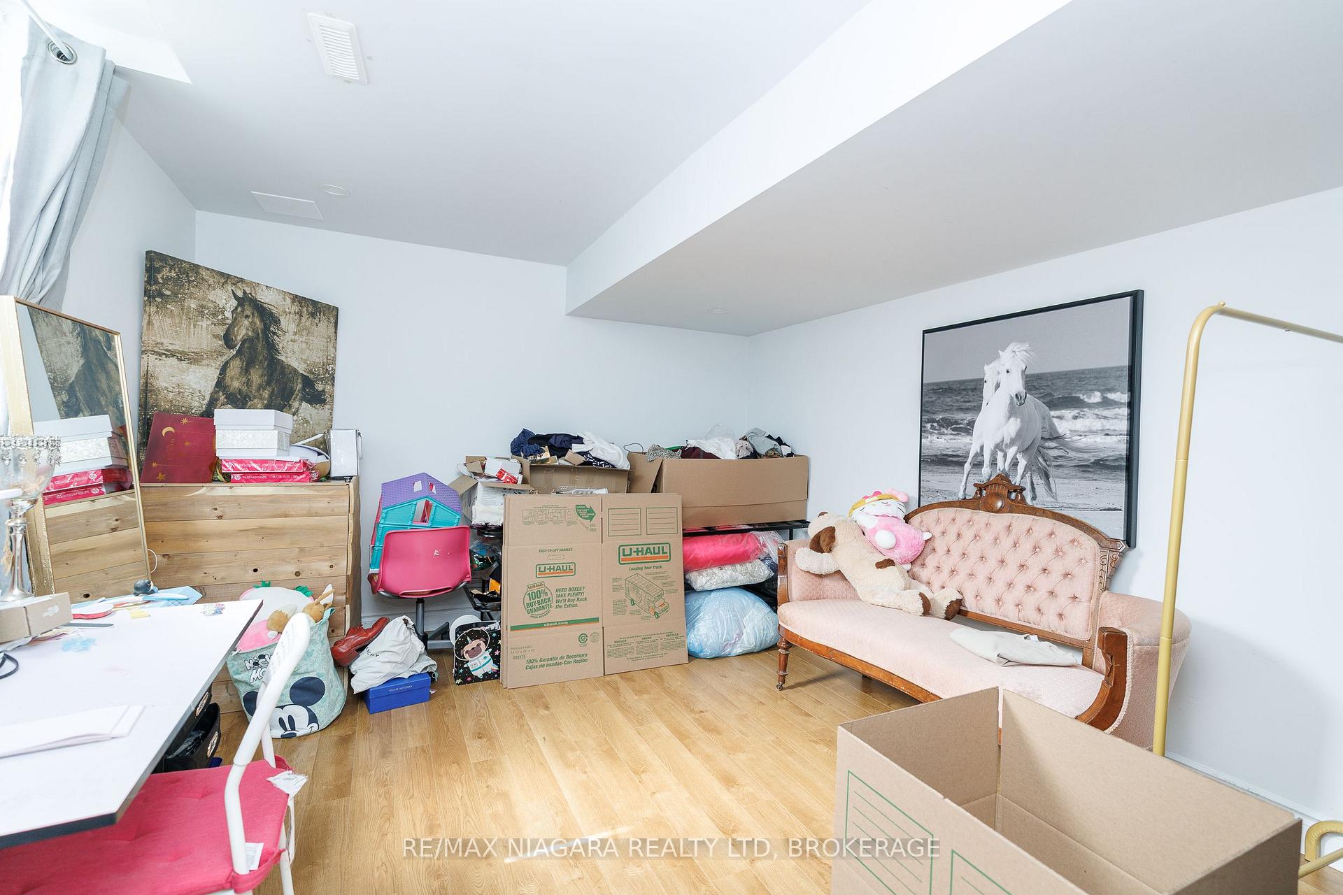 Photo 26 of 33 Colonel Lyall Street, St. Catharines, Secord Woods — HOMEH