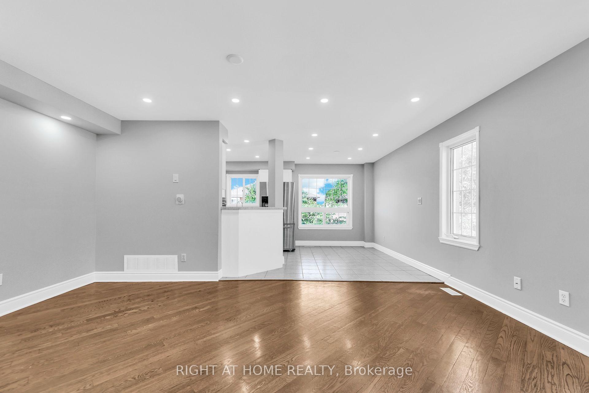 Photo 4 of Unit 7, 5260 Mcfarren Boulevard, Mississauga, Central Erin Mills — HOMEH