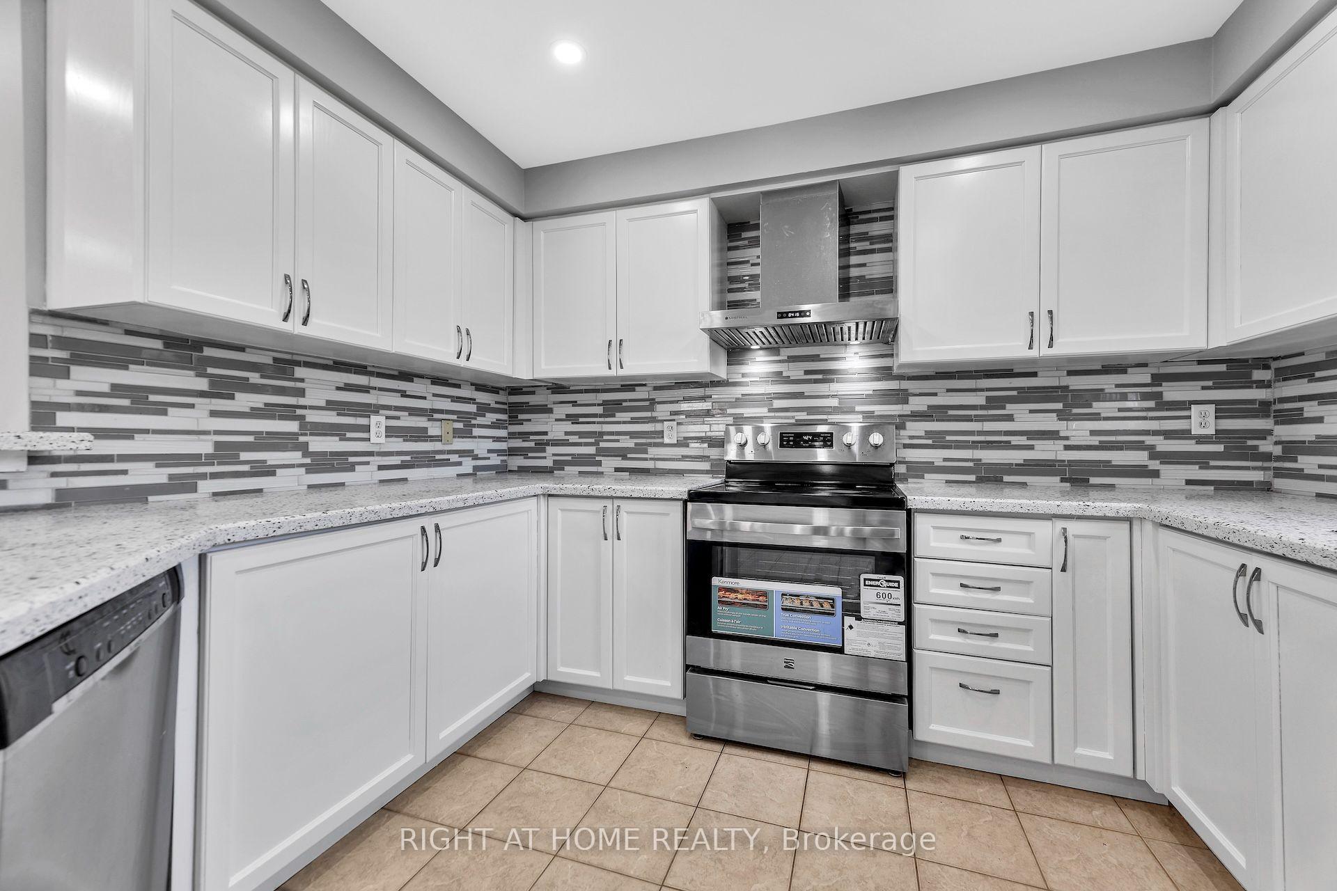 Photo 9 of Unit 7, 5260 Mcfarren Boulevard, Mississauga, Central Erin Mills — HOMEH
