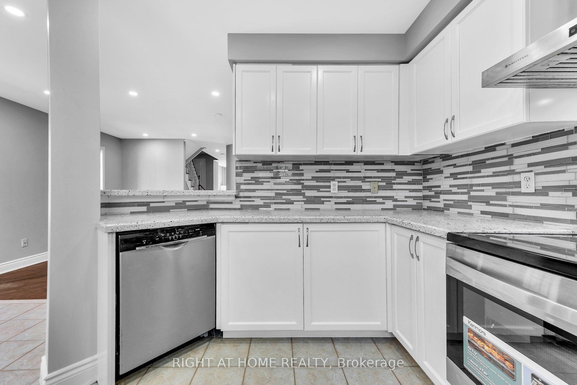 Photo 10 of Unit 7, 5260 Mcfarren Boulevard, Mississauga, Central Erin Mills — HOMEH