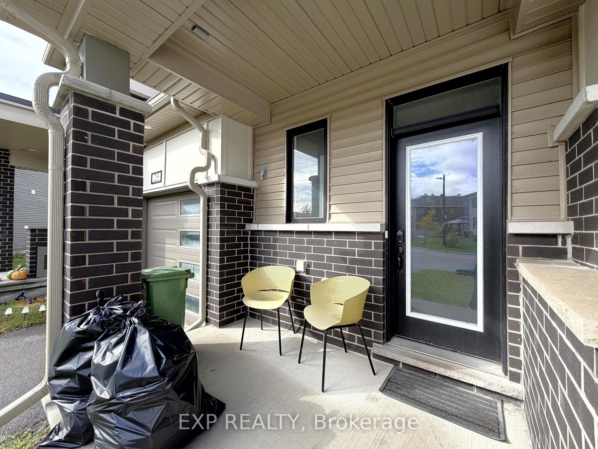 Photo 2 of 27 Bermondsey Way, Ottawa, Stittsville (North) — HOMEH