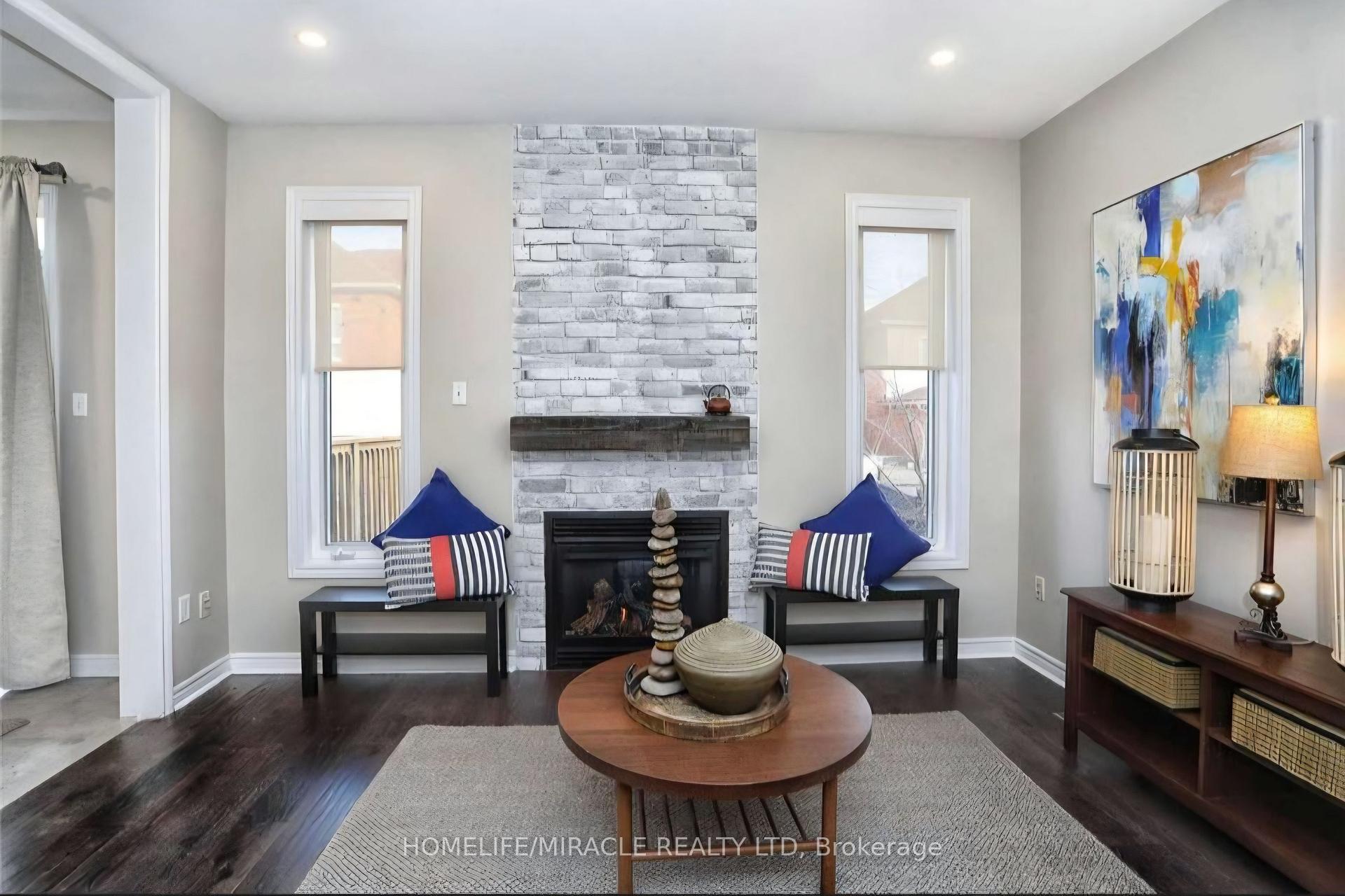 Photo 3 of 71 Pantomine Boulevard, Brampton, Bram West — HOMEH