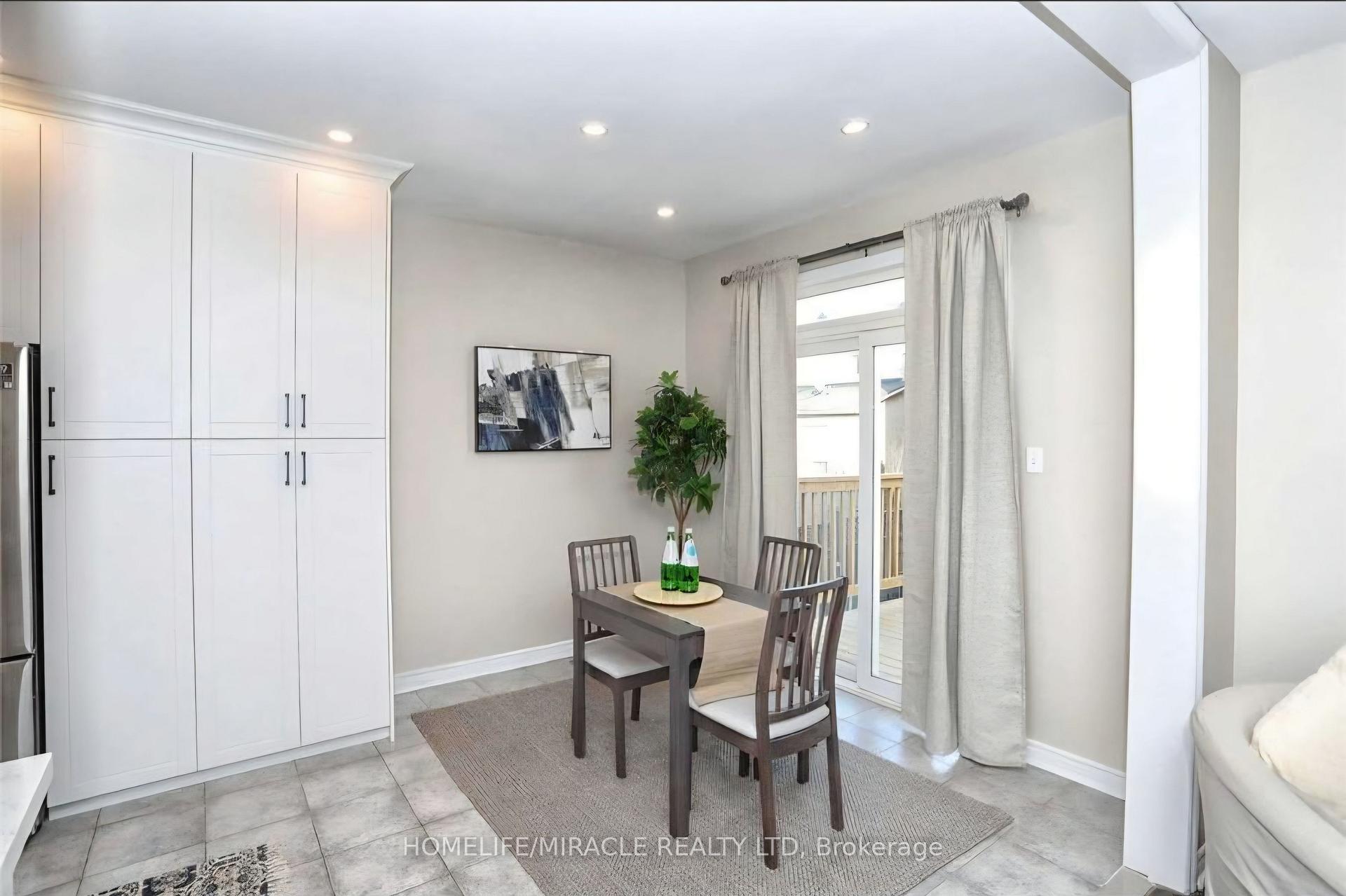 Photo 4 of 71 Pantomine Boulevard, Brampton, Bram West — HOMEH
