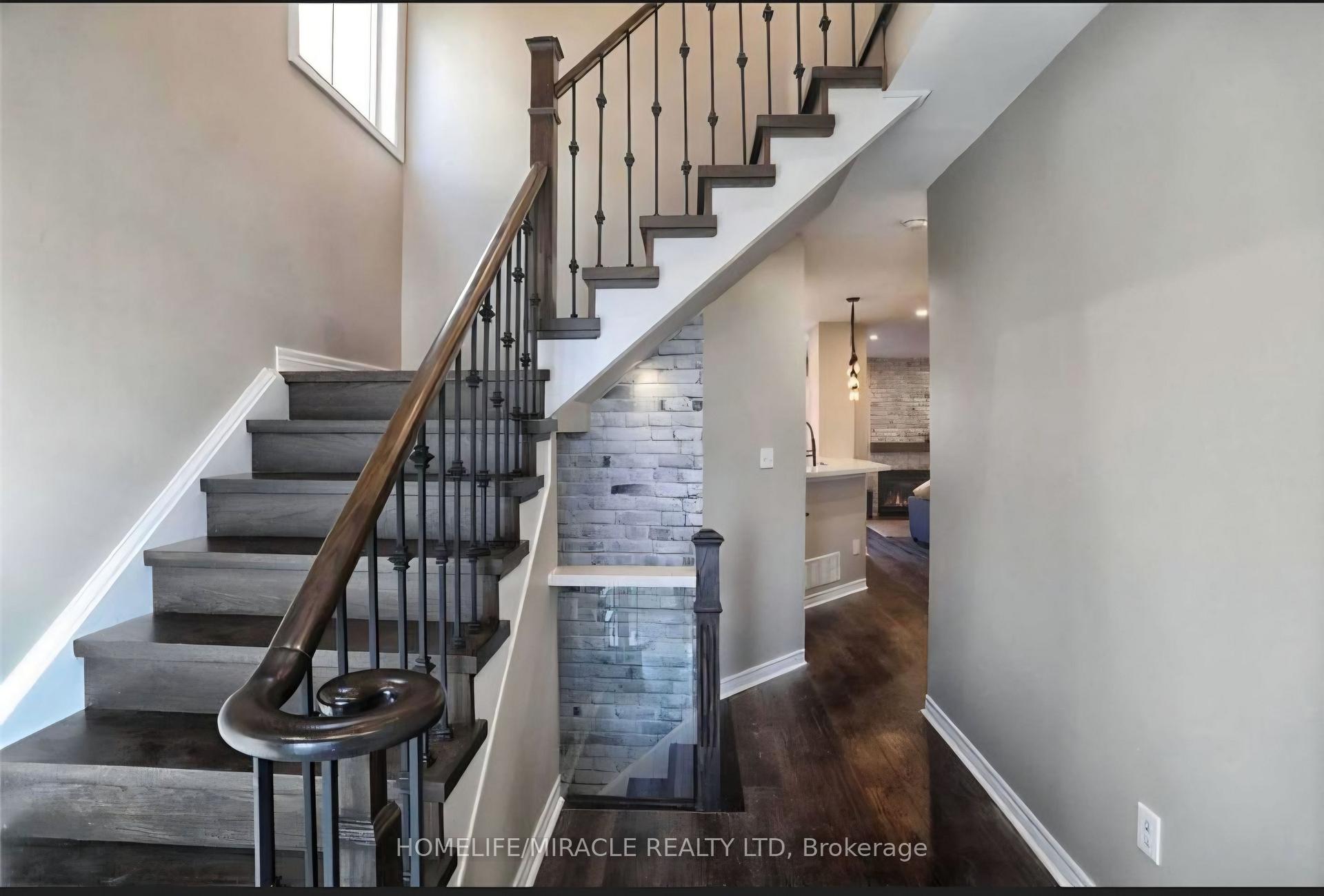 Photo 7 of 71 Pantomine Boulevard, Brampton, Bram West — HOMEH