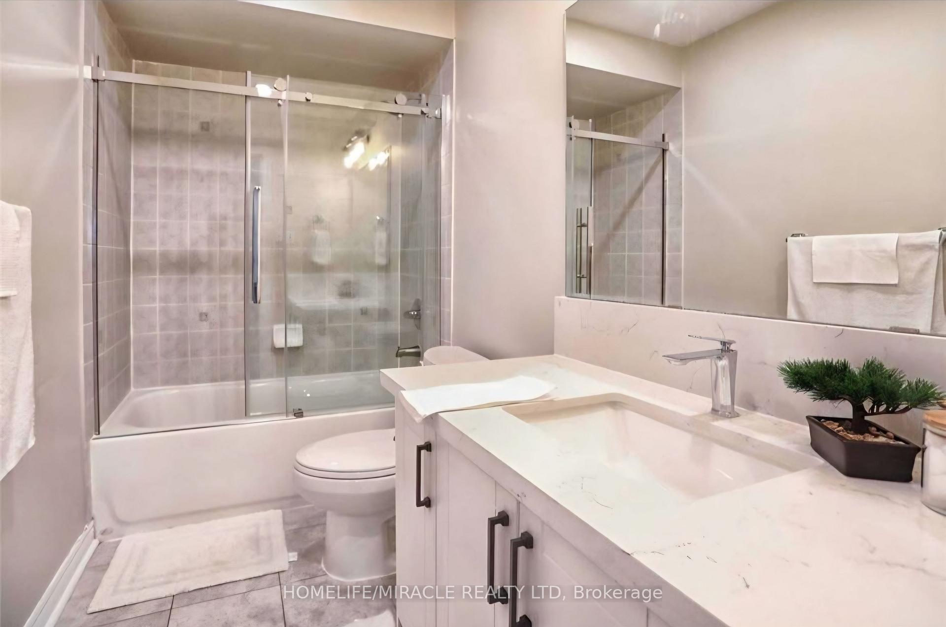 Photo 10 of 71 Pantomine Boulevard, Brampton, Bram West — HOMEH