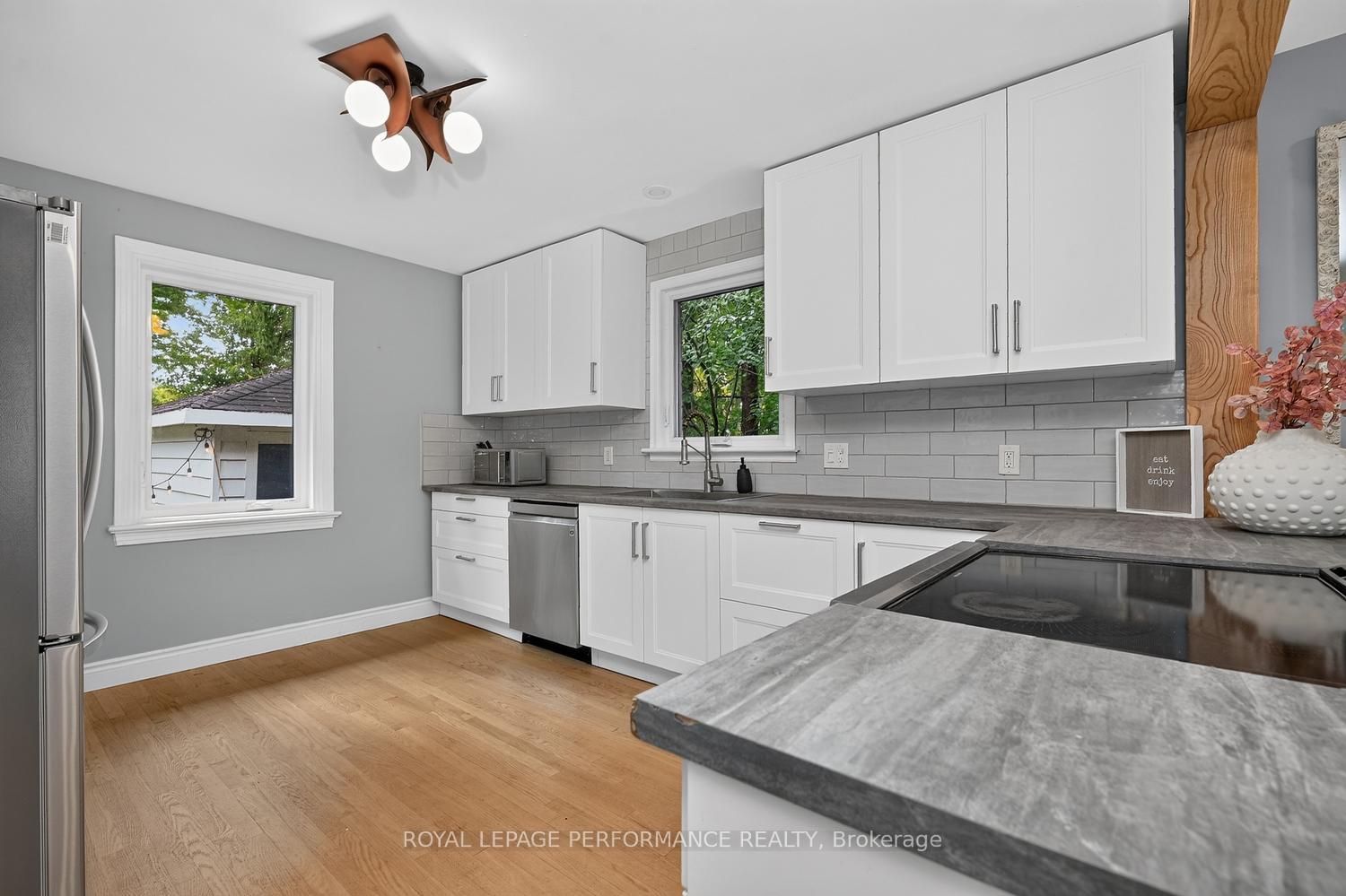 Photo 11 of 140 Begonia Avenue, Ottawa, Applewood Acres — HOMEH