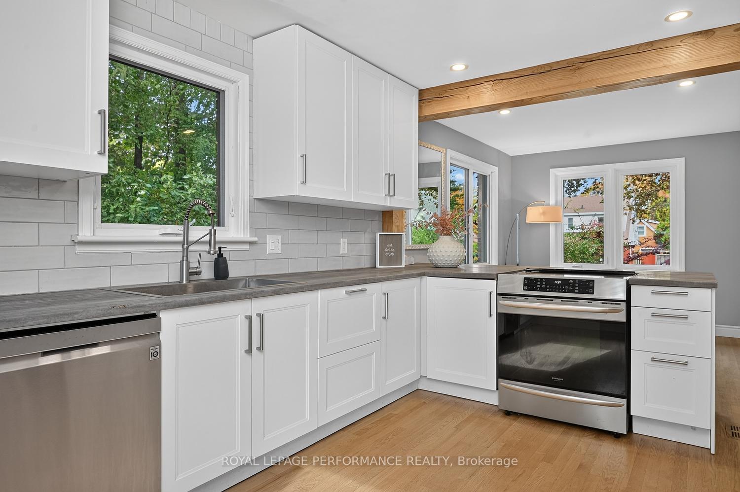 Photo 12 of 140 Begonia Avenue, Ottawa, Applewood Acres — HOMEH