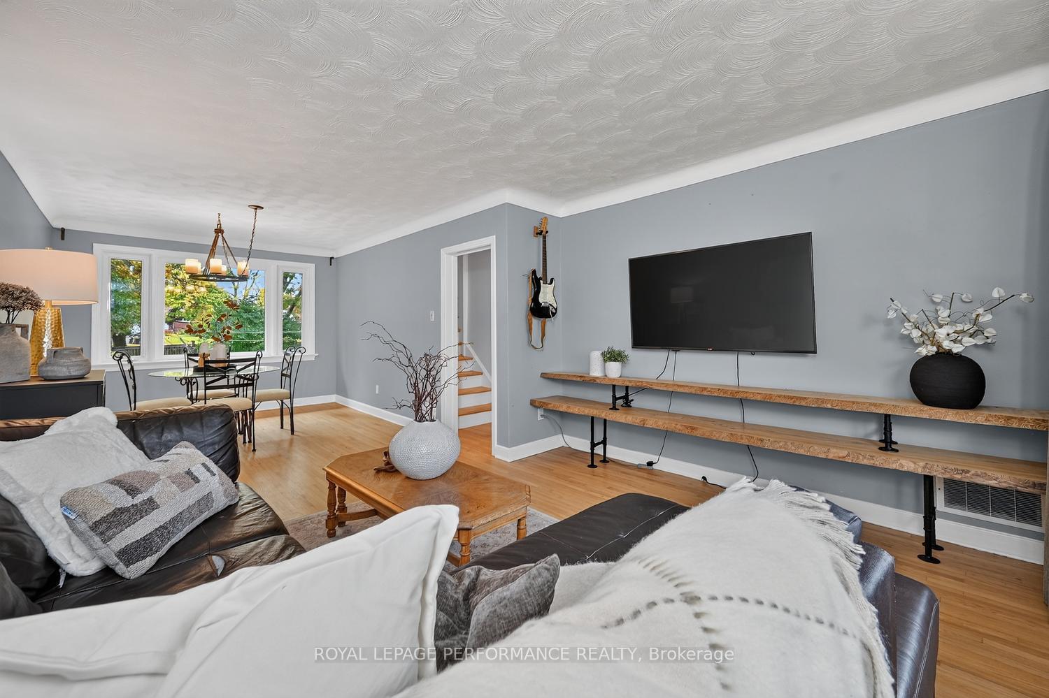 Photo 18 of 140 Begonia Avenue, Ottawa, Applewood Acres — HOMEH