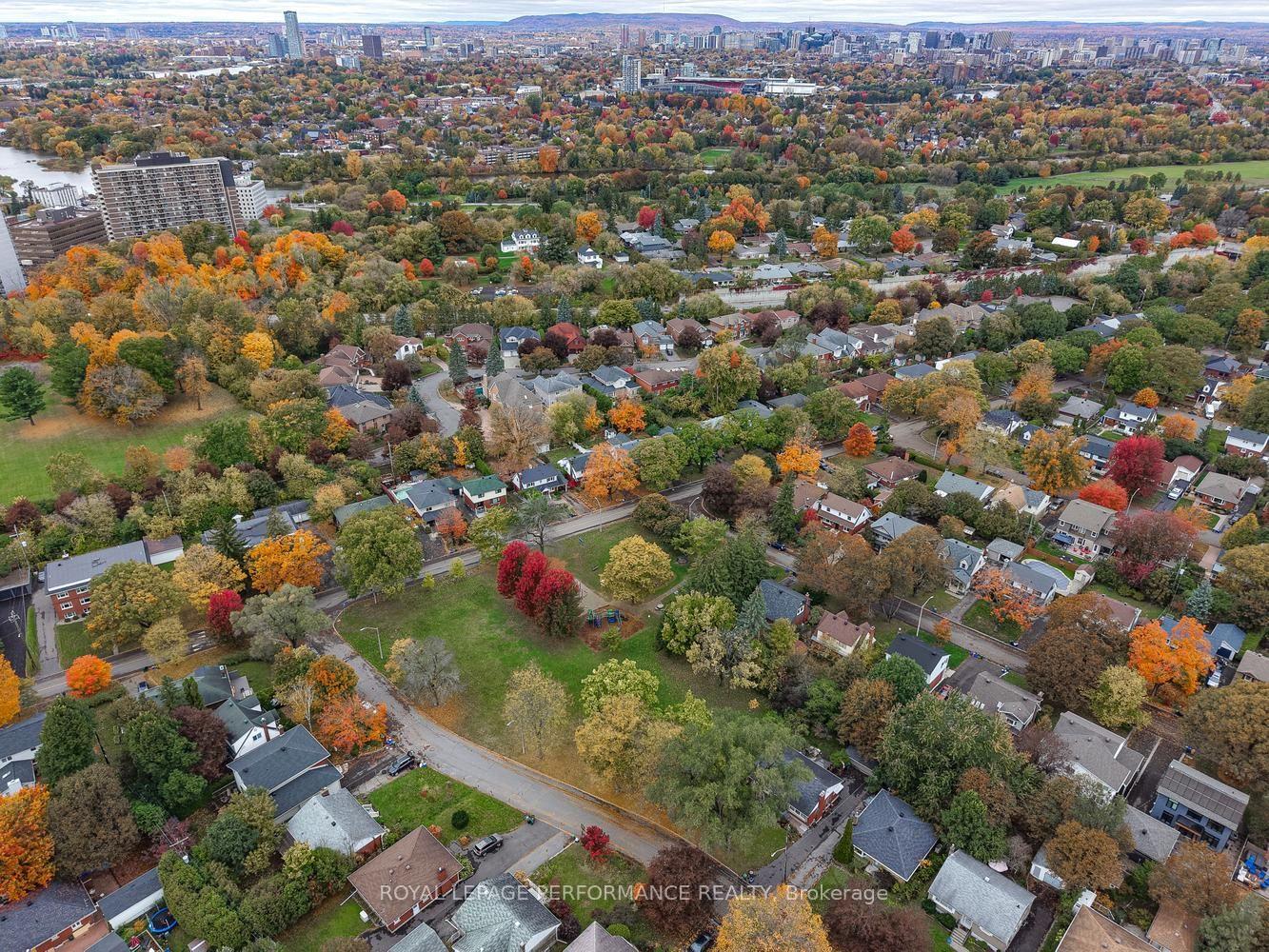 Photo 42 of 140 Begonia Avenue, Ottawa, Applewood Acres — HOMEH