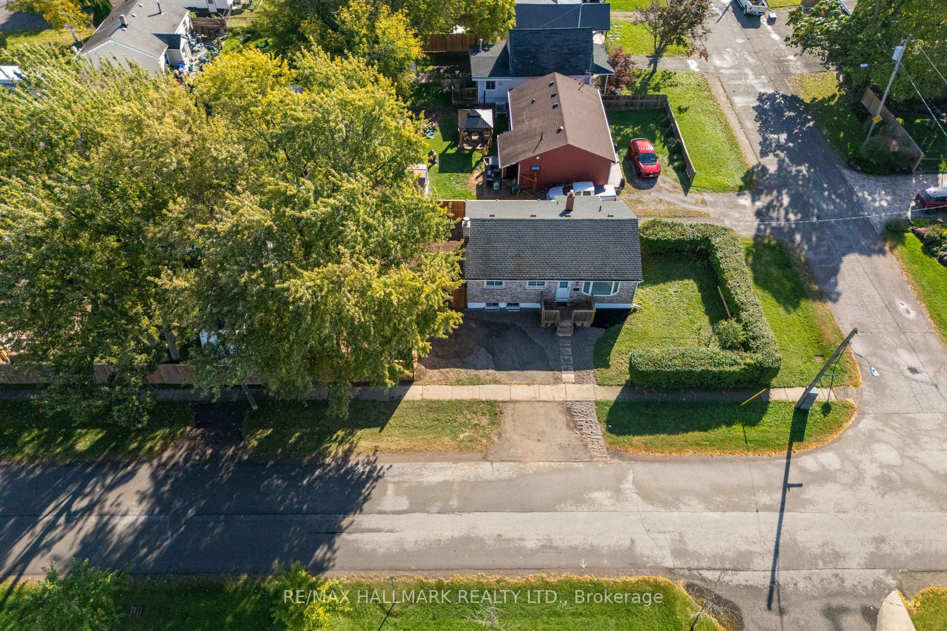 Photo 6 of 79 Powerview Avenue, St. Catharines, Western Hill — HOMEH
