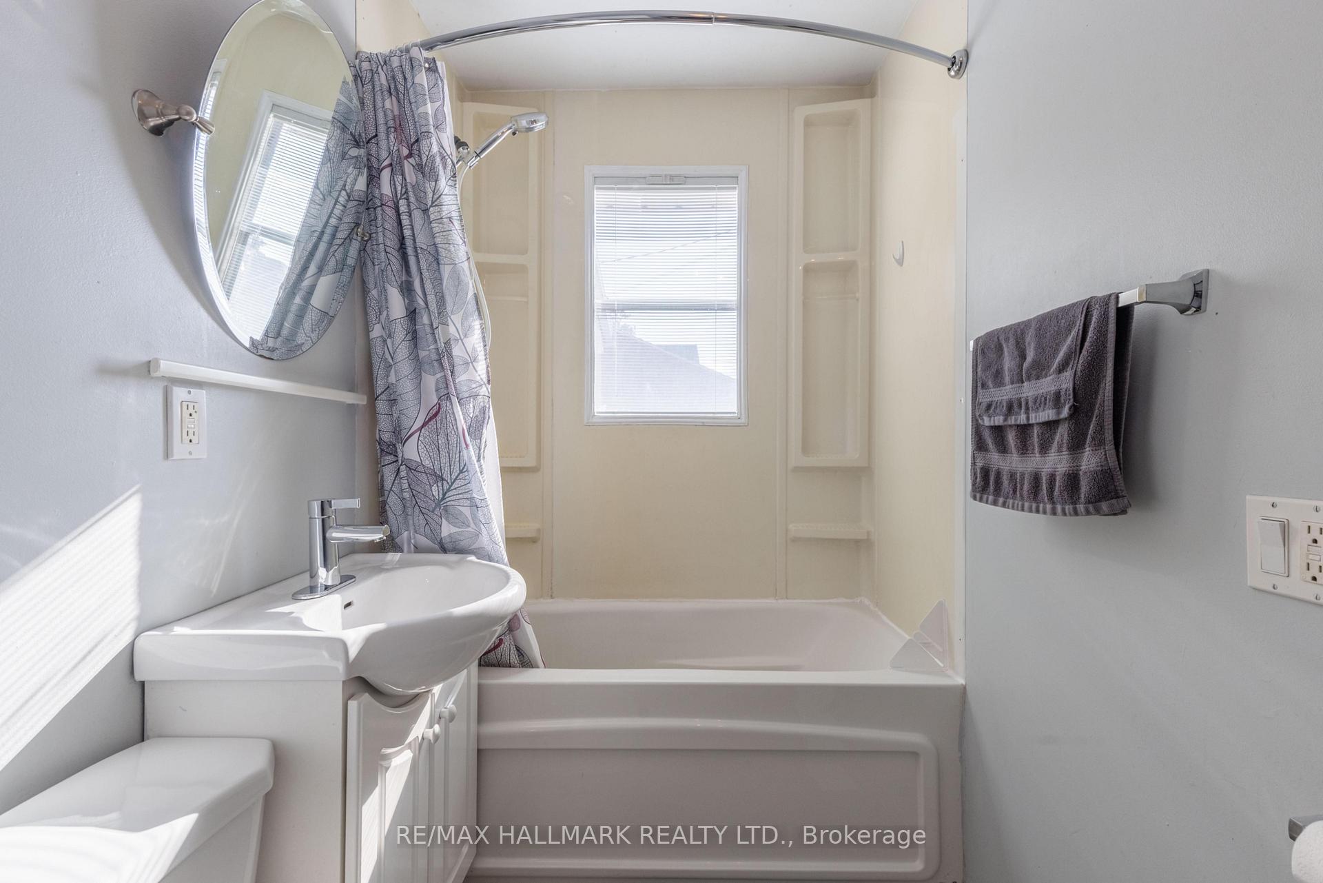Photo 16 of 79 Powerview Avenue, St. Catharines, Western Hill — HOMEH