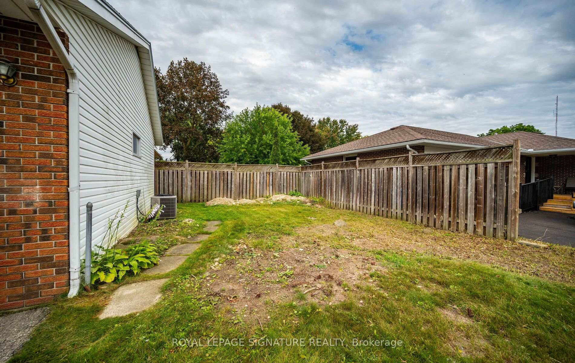 Photo 27 of Unit Lower, 16 Eleanor Court, Guelph, Grange Road — HOMEH