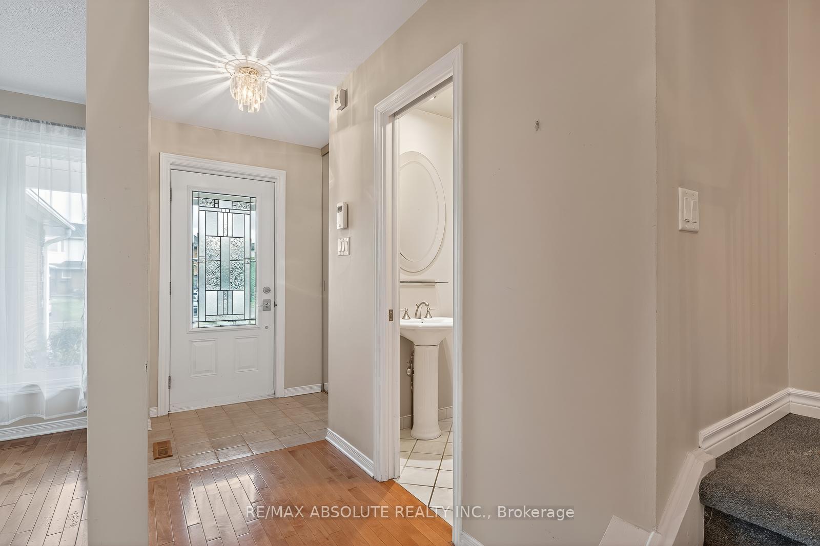 Photo 4 of 1475 Deavy Way, Ottawa, Bilberry Creek/Queenswood Heights — HOMEH
