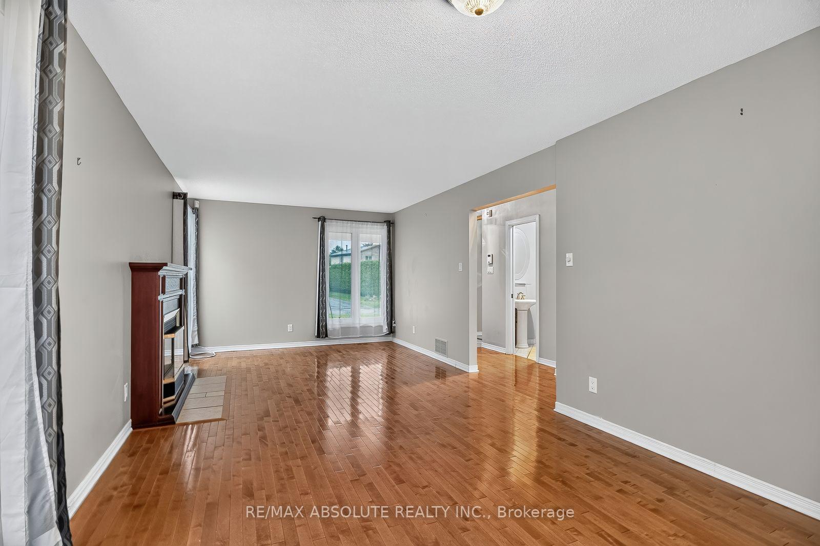Photo 7 of 1475 Deavy Way, Ottawa, Bilberry Creek/Queenswood Heights — HOMEH