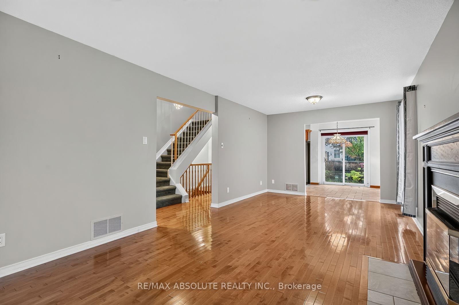 Photo 8 of 1475 Deavy Way, Ottawa, Bilberry Creek/Queenswood Heights — HOMEH