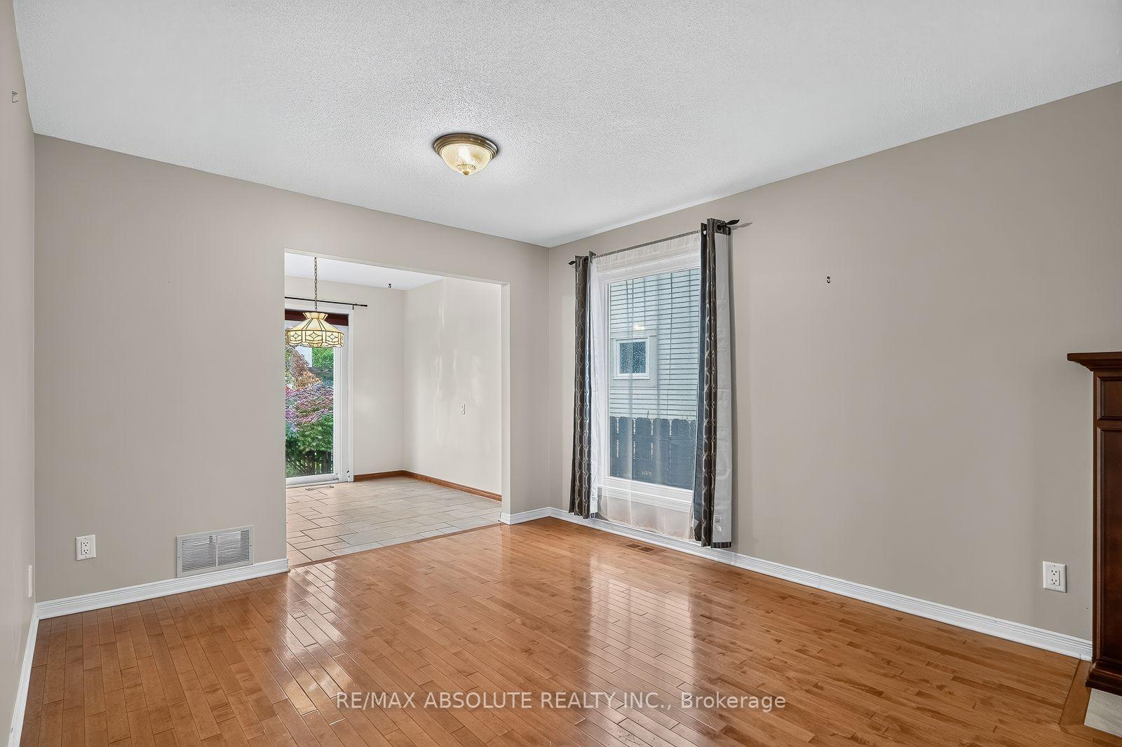 Photo 11 of 1475 Deavy Way, Ottawa, Bilberry Creek/Queenswood Heights — HOMEH
