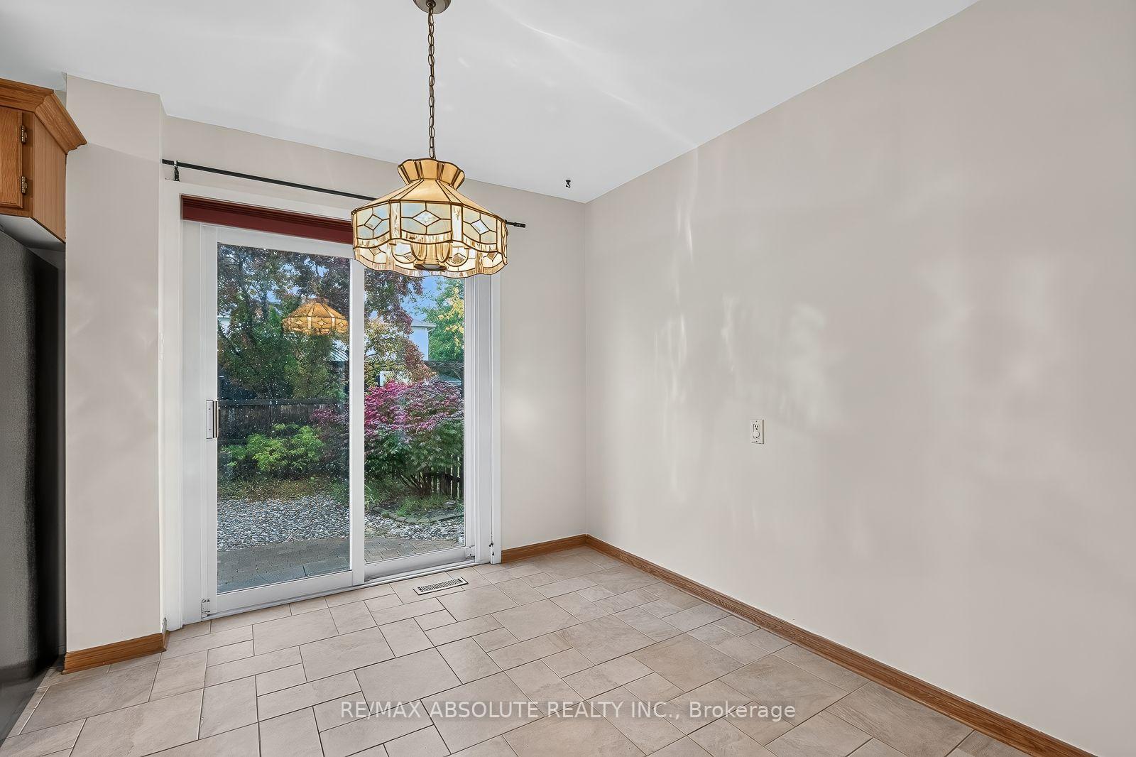 Photo 12 of 1475 Deavy Way, Ottawa, Bilberry Creek/Queenswood Heights — HOMEH