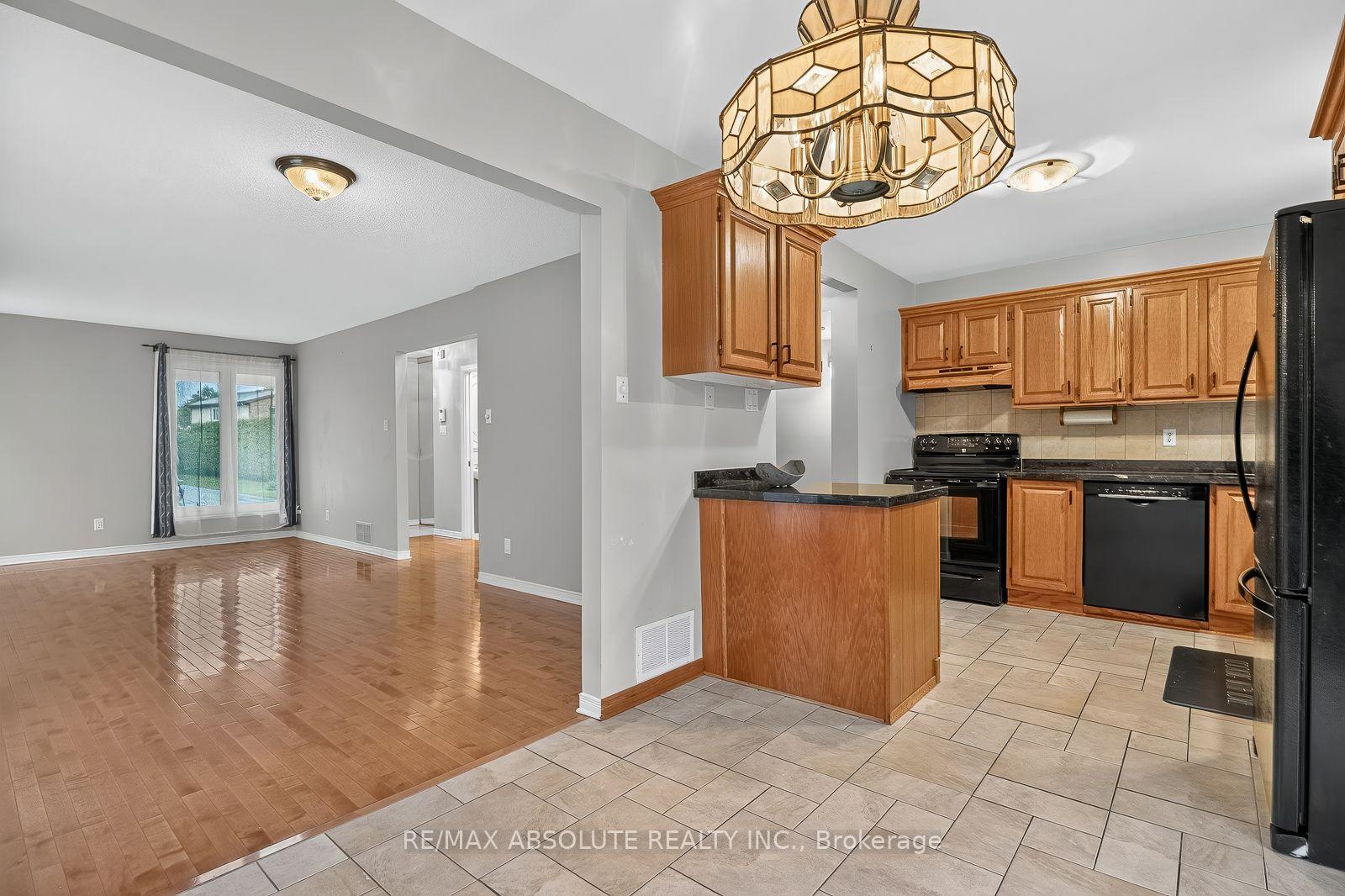 Photo 14 of 1475 Deavy Way, Ottawa, Bilberry Creek/Queenswood Heights — HOMEH