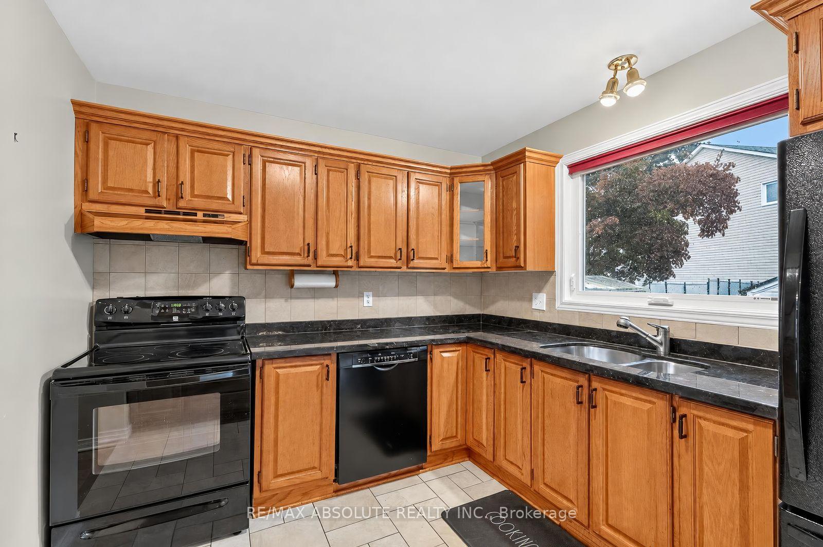 Photo 15 of 1475 Deavy Way, Ottawa, Bilberry Creek/Queenswood Heights — HOMEH