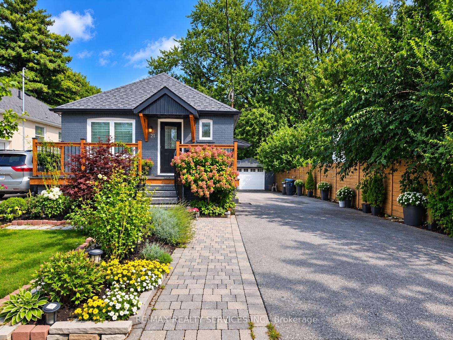 Photo 2 of 21 McIntosh Avenue, Etobicoke, Stonegate-Queensway — HOMEH