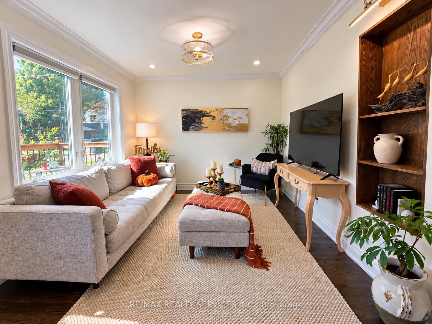 Photo 6 of 21 McIntosh Avenue, Etobicoke, Stonegate-Queensway — HOMEH
