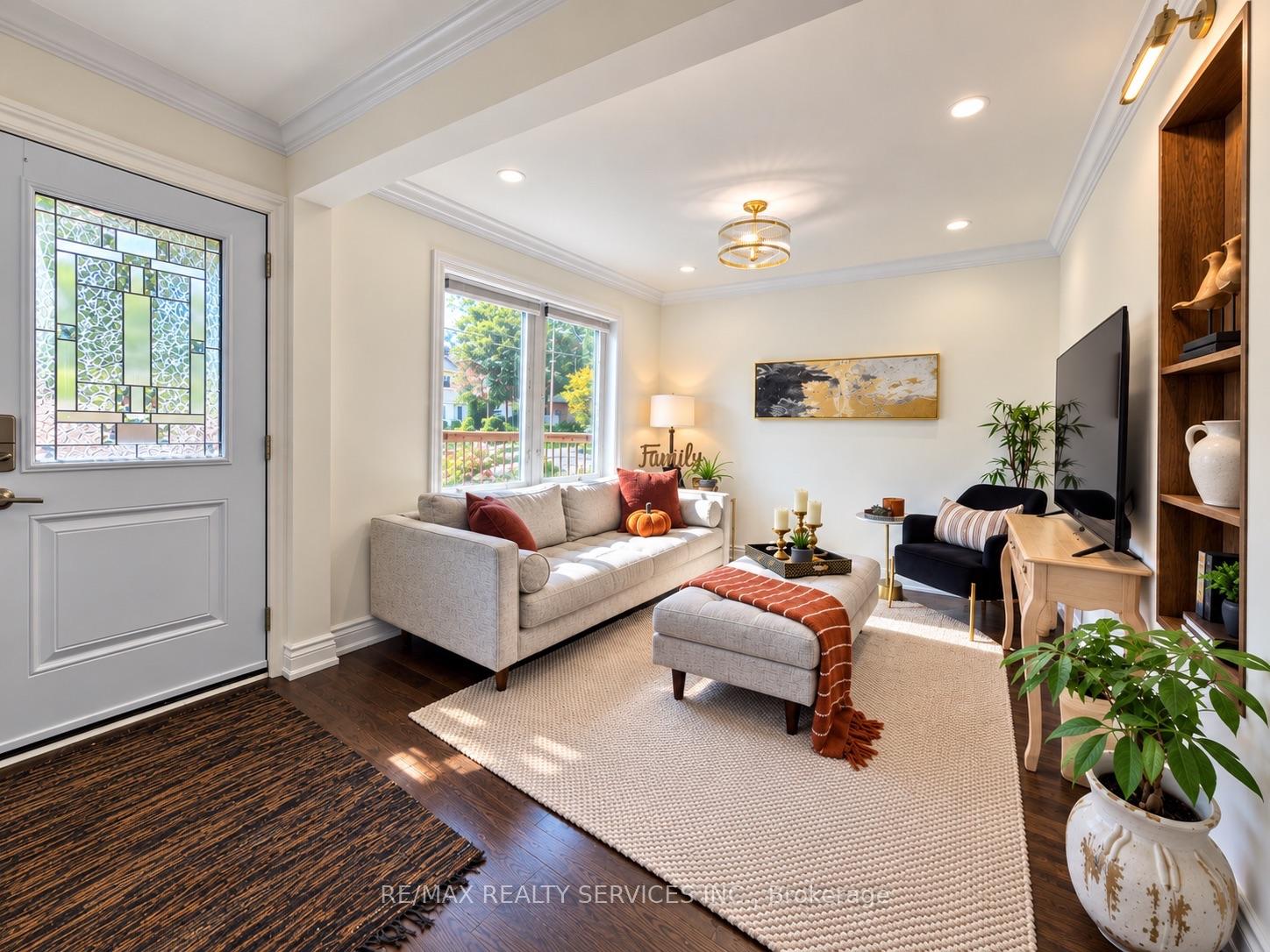 Photo 5 of 21 McIntosh Avenue, Etobicoke, Stonegate-Queensway — HOMEH