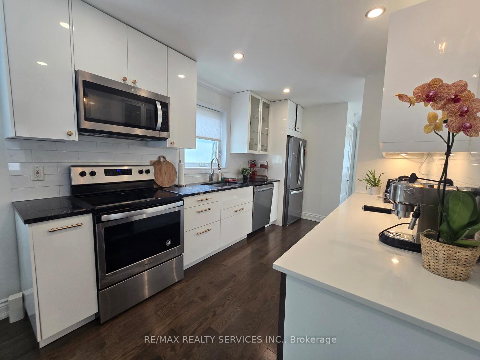 Photo 8 of 21 McIntosh Avenue, Etobicoke, Stonegate-Queensway — HOMEH