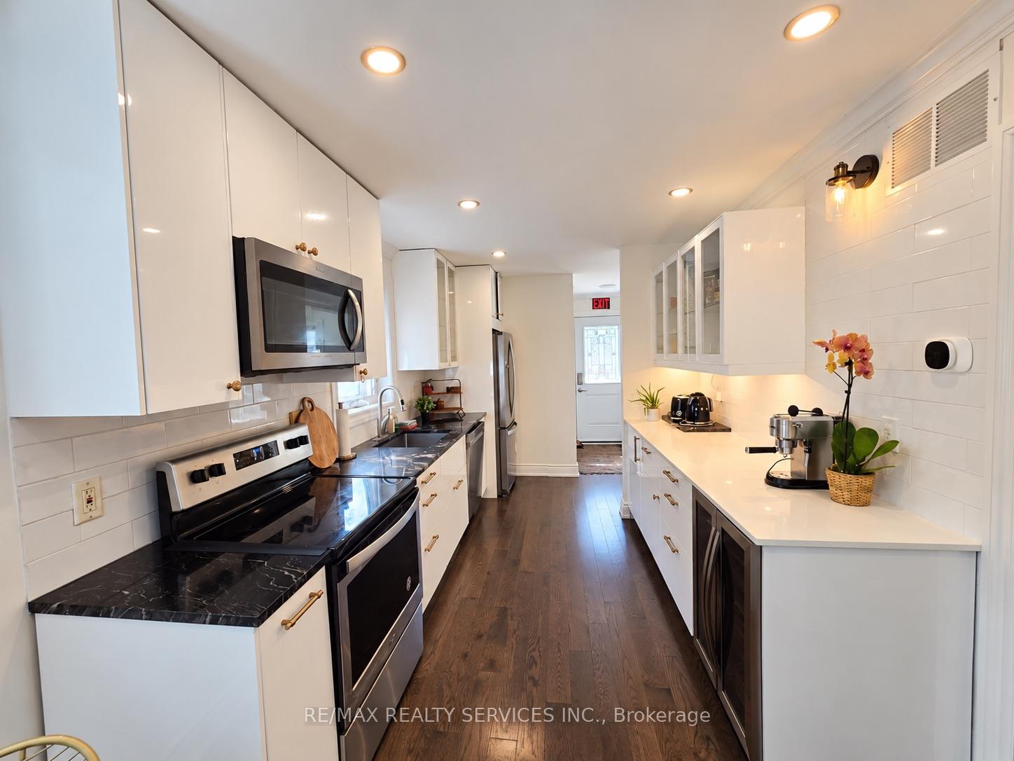 Photo 9 of 21 McIntosh Avenue, Etobicoke, Stonegate-Queensway — HOMEH