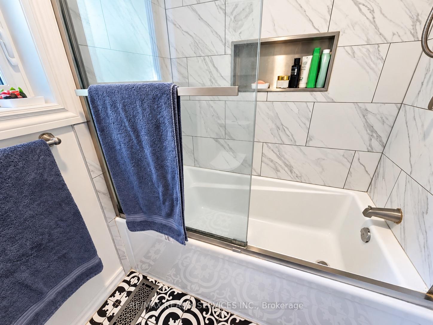 Photo 19 of 21 McIntosh Avenue, Etobicoke, Stonegate-Queensway — HOMEH